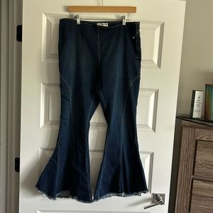 NWT FREE PEOPLE WE THE FREE CURVY FLARE DENIM JEANS PANTS SIZE 32